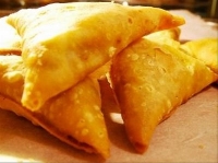 50 Chicken Samosas